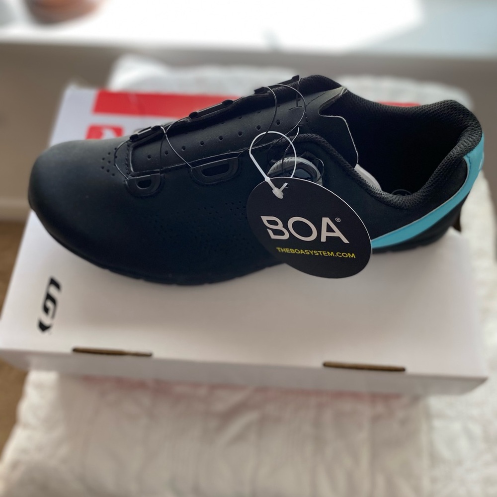 Women's Black Athletic Cycling Shoes with Teal Accent - BOA Closure - Picture 4 of 9